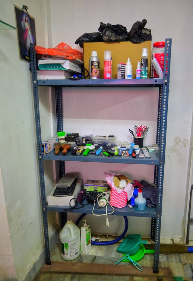 Sterilized grooming tools at Pets Need